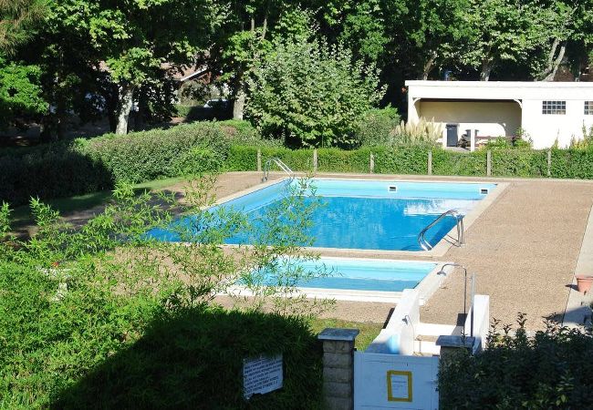 Studio à Andernos-les-Bains - Studio Du Port 30 vue bassin et port ostréicole avec piscine