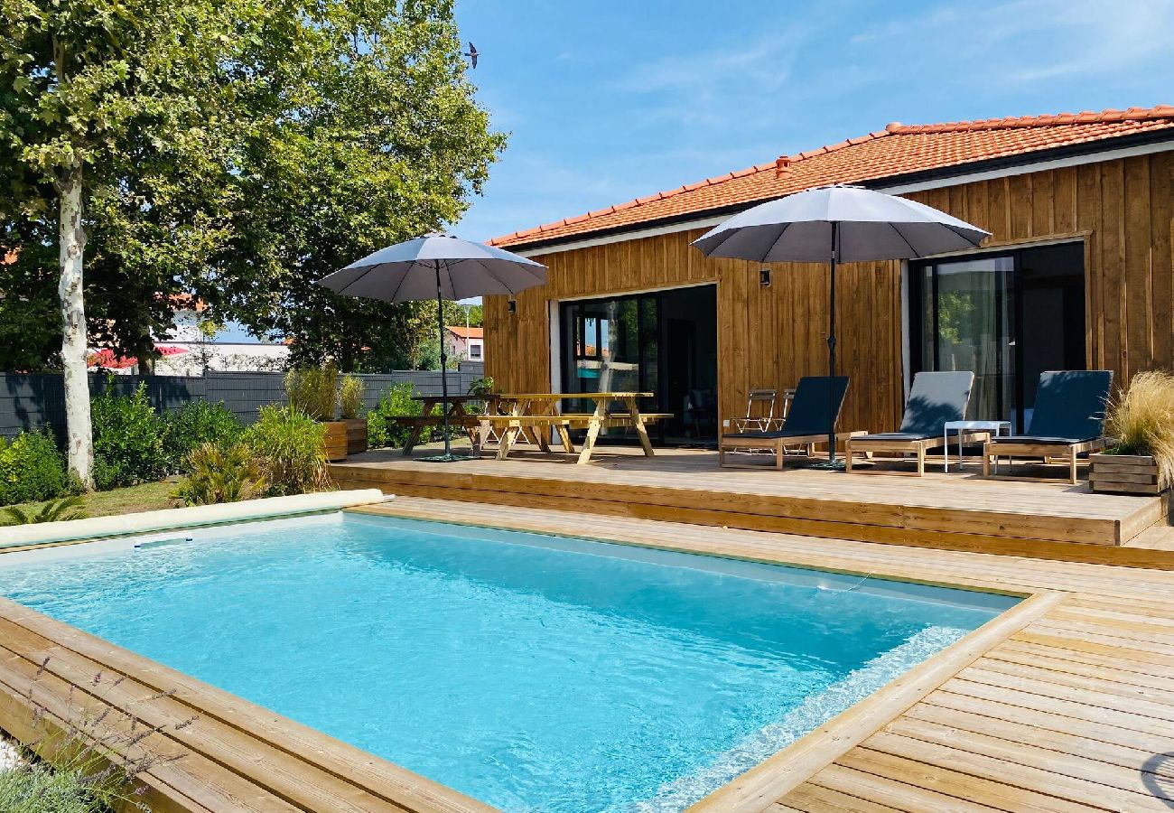 Maison à Arès - Cabane De Brice à Ares avec piscine 