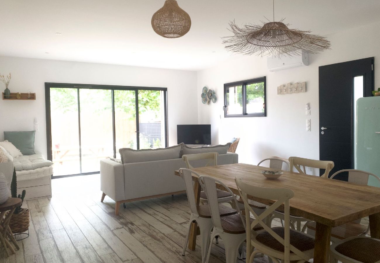 Maison à Arès - Cabane De Brice à Ares avec piscine 