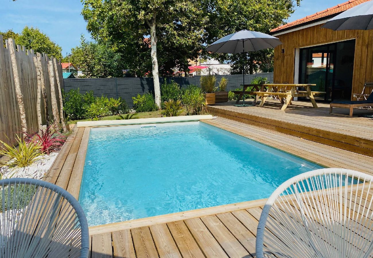 Maison à Arès - Cabane De Brice à Ares avec piscine 