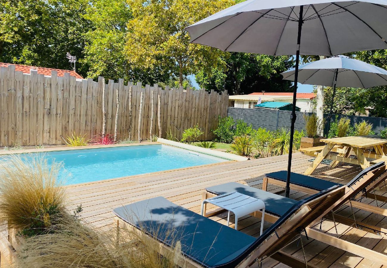 Maison à Arès - Cabane De Brice à Ares avec piscine 