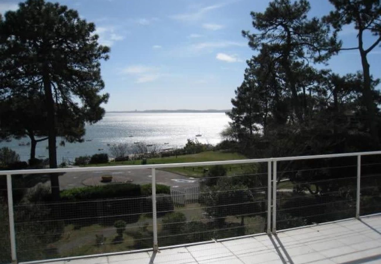 Appartement à Lège-Cap-Ferret - appartement Les pieds dans l'eau avec vue bassin panoramique au Canon