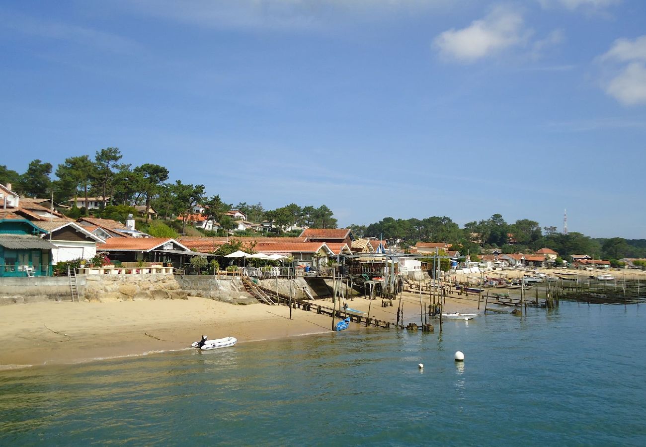 Appartement à Lège-Cap-Ferret - appartement Les pieds dans l'eau avec vue bassin panoramique au Canon