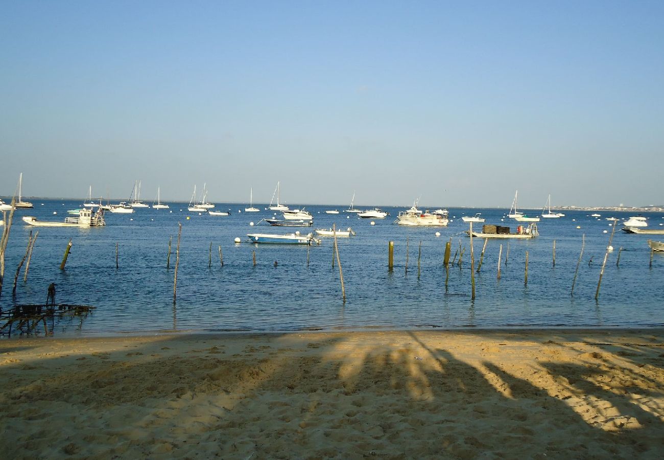 Appartement à Lège-Cap-Ferret - appartement Les pieds dans l'eau avec vue bassin panoramique au Canon