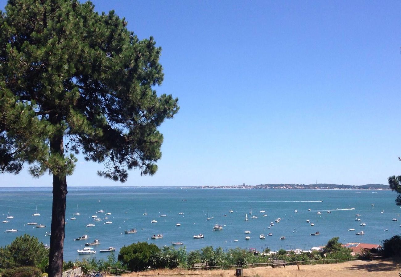 Appartement à Lège-Cap-Ferret - appartement Les pieds dans l'eau avec vue bassin panoramique au Canon