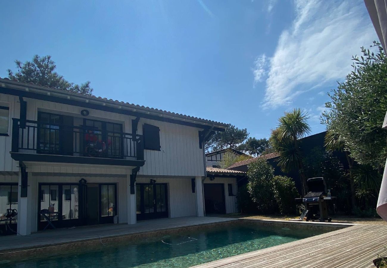 Villa à Lège-Cap-Ferret - Villa Du Phare avec piscine chauffée pour 14 personnes