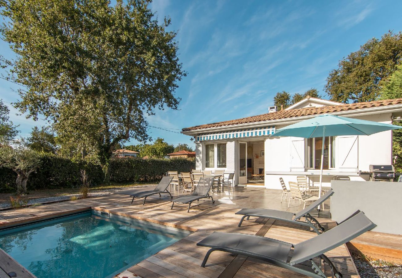 Villa à Andernos-les-Bains - Villa Claire à Andernos - vue bassin avec piscine chauffée