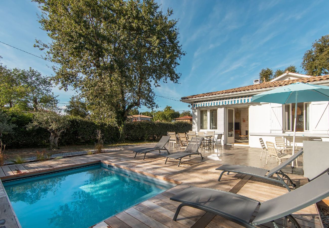 Villa à Andernos-les-Bains - Villa Claire à Andernos - vue bassin avec piscine chauffée