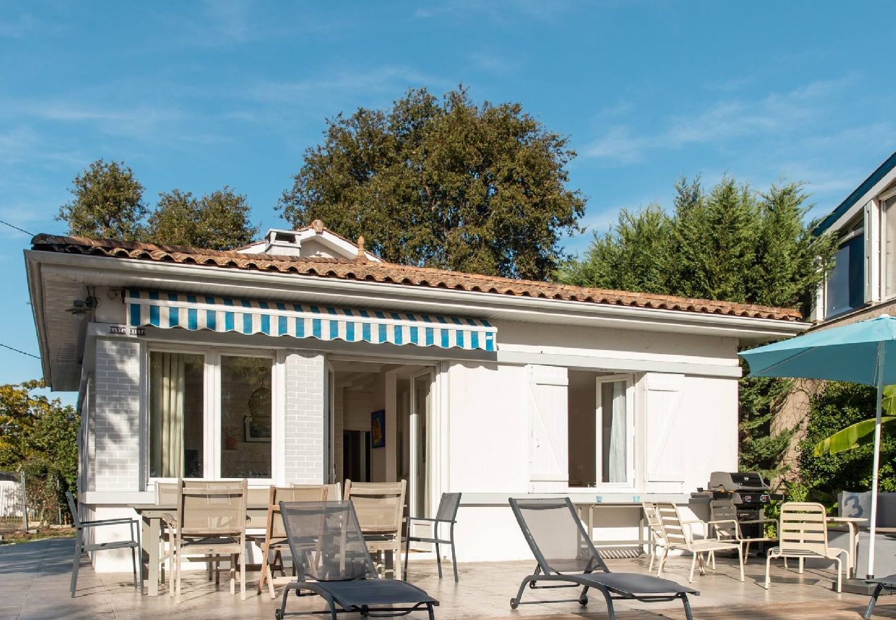 Villa à Andernos-les-Bains - Villa Claire à Andernos - vue bassin avec piscine chauffée